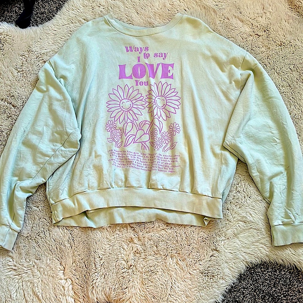 I am selling this crewneck from pacsun. it is a size medium.